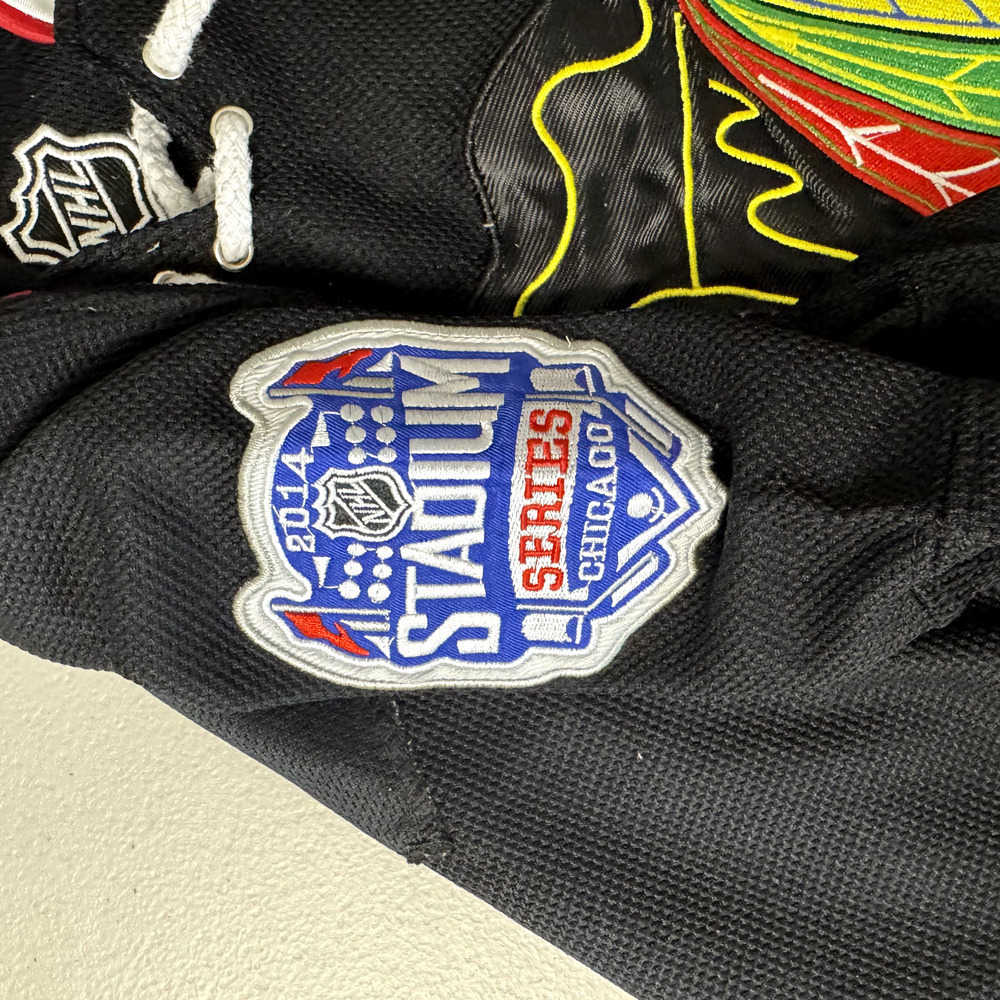 Toews CHICAGO BLACKHAWKS 2014 Stadium Series Jersey hockey NHL reebok rare XL - Picture 9 of 10